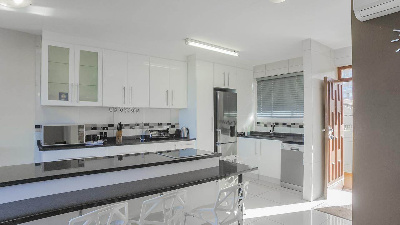 South Coast Beachfront Holiday Apartments Amanzimtoti Exterior photo
